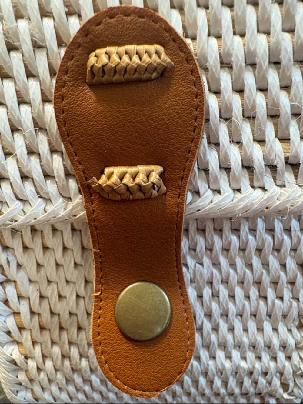 100% Rattan Crossbody /Polyester interior - Picture 2 of 7